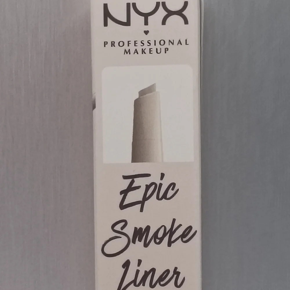 5 For $25 Item🌸 NYX Epic Smoke Liner Angled Liner & Blender shade WHITE SMOKE